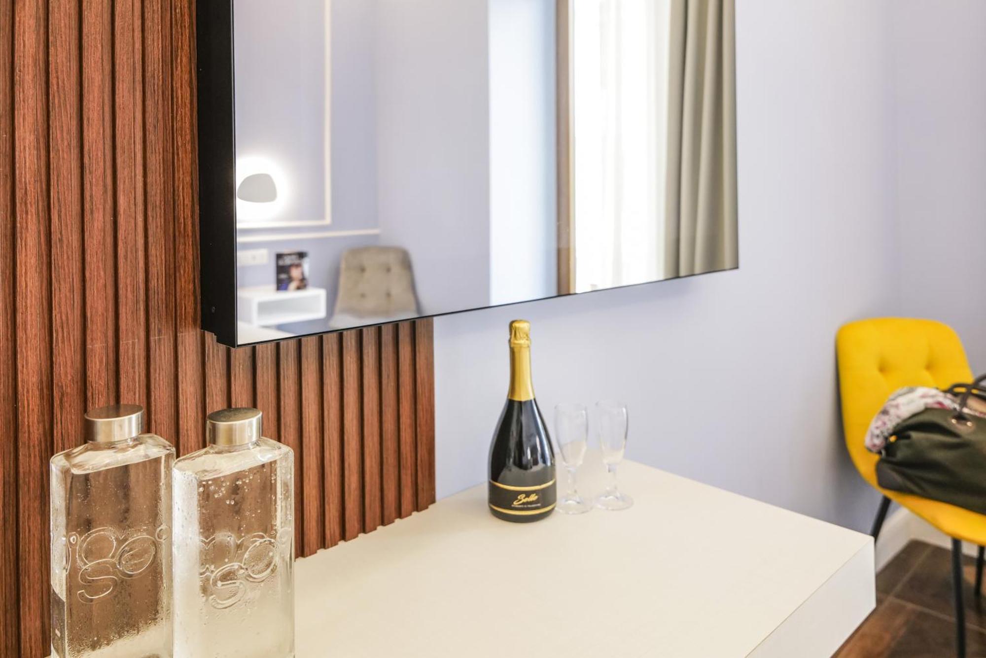 Cafe Latino Suites Sorrente Extérieur photo